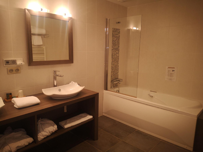 Bathroom 3, Le Konine - Montceau Les Mines, Saône-et-Loire
