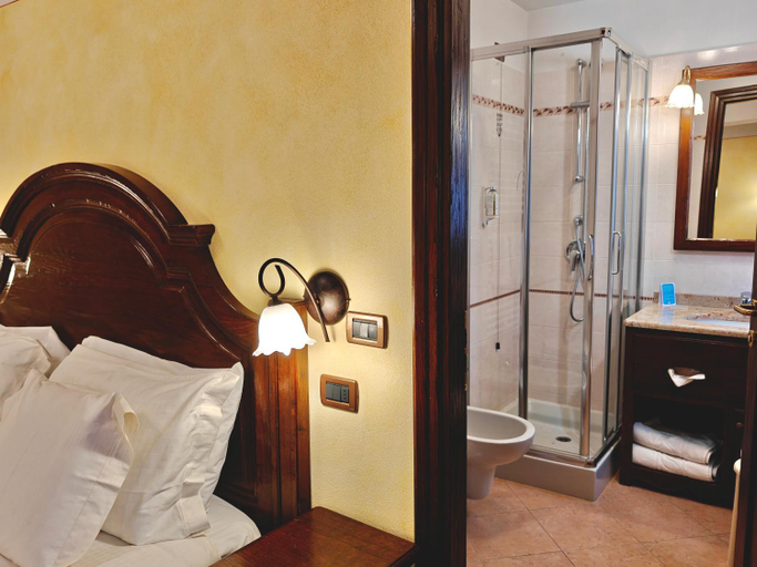 Bedroom 3, Hotel l Aiglon, Aosta