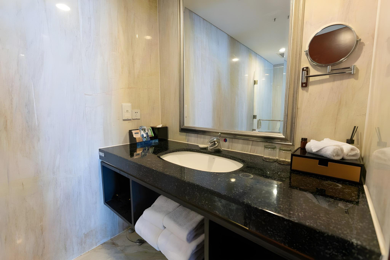 Bathroom, Enrichee Gloria Plaza Hotel, Qingdao