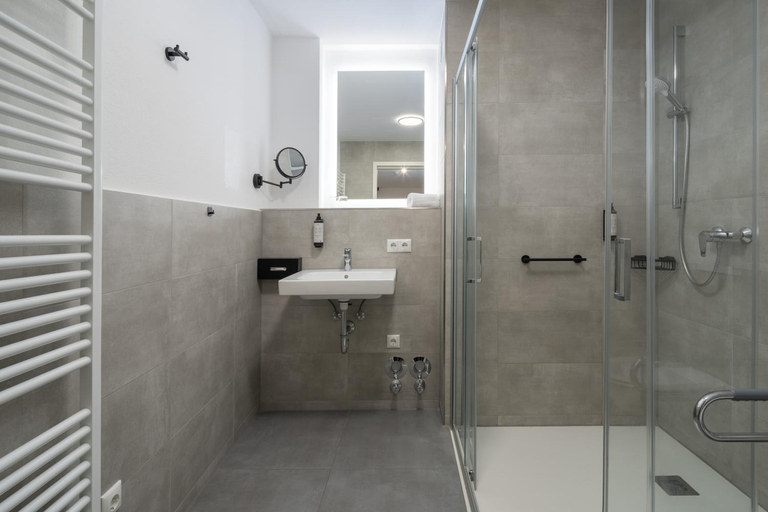 Bathroom 2, dreamcation Altstadthotel - Mikro Apartments mit Kuche & Self Check-In, Regensburg