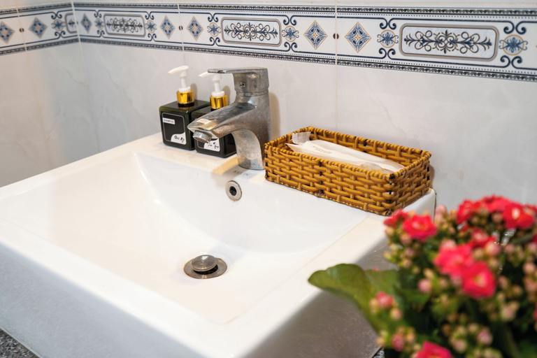 Bathroom 4, Helen Airport Hotel, Tân Bình