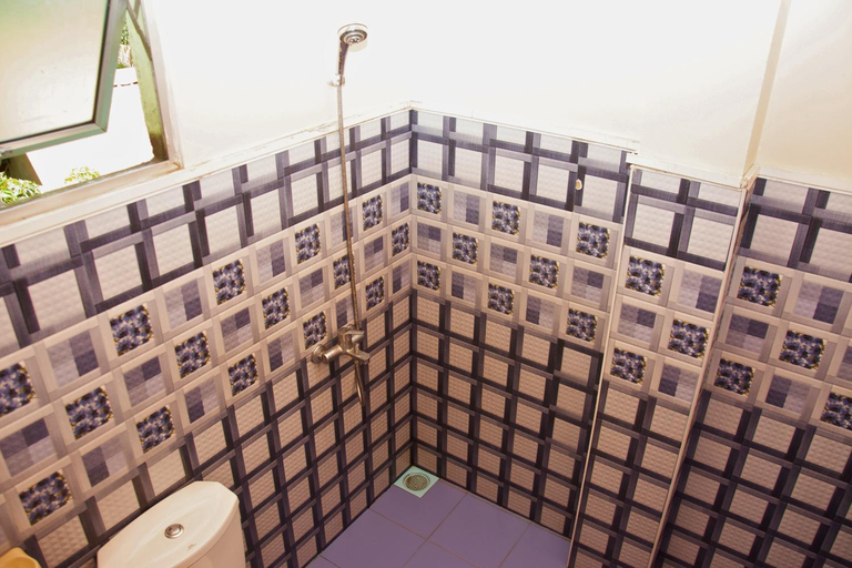 Bathroom 2, 9 Arch view rest inn, Ella