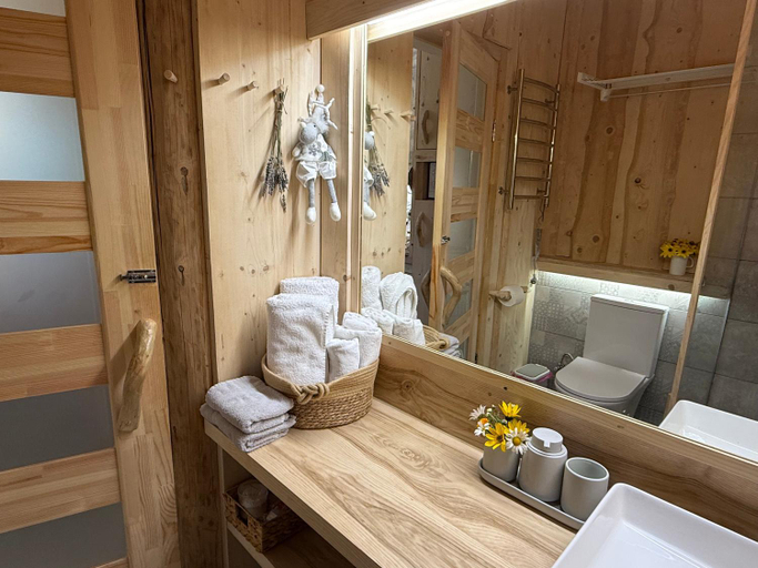 Bathroom 3, To Lem Ande, Perechyns'kyi