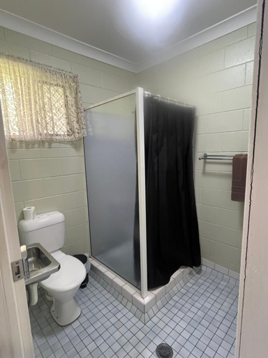 Bathroom 2, Yungaburra Park Motel, Eacham