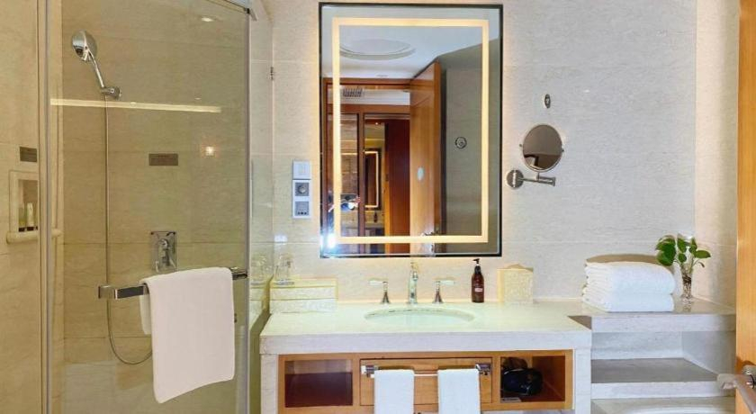 Bathroom 4, Mingfa International Hotel, Yangzhou