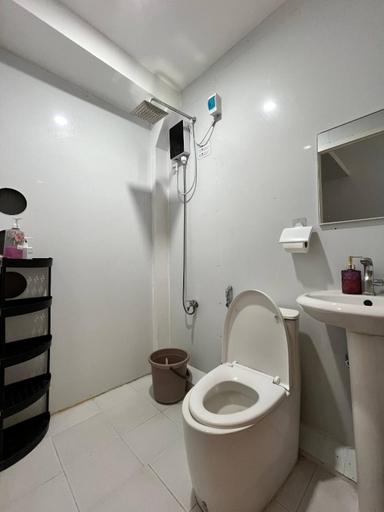 Bathroom 3, Legends Hotel & Restaurant, Lemery
