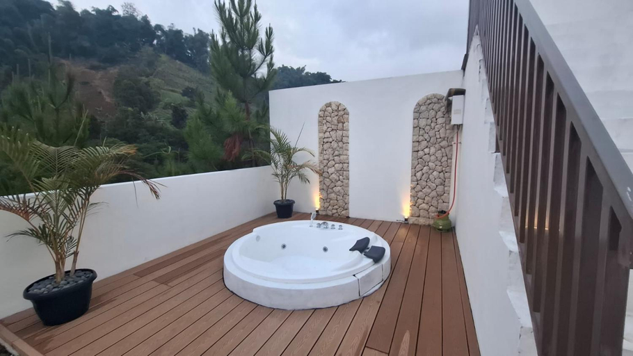Bathroom 3, Hanara Bohemian Villa, Bandung