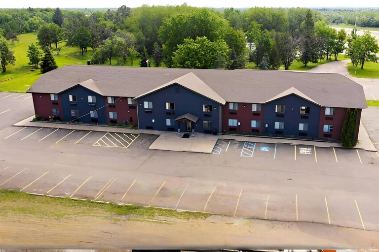 Exterior & Views, Hibbing Inn and Suites, Saint Louis
