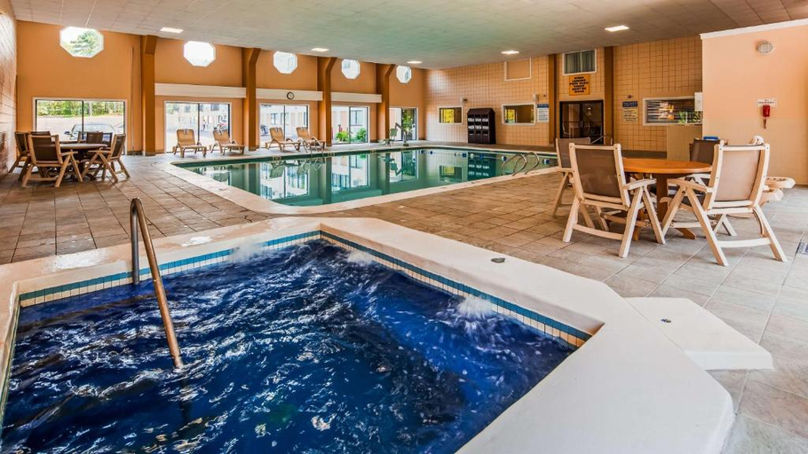Swimming Pool, CAPE COD HOTEL by IHG, Barnstable