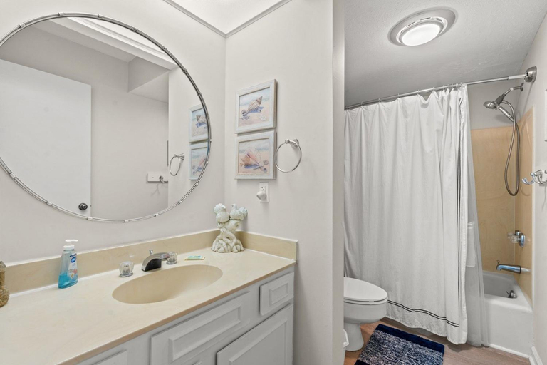 Bathroom 4, Anchorage II 113, Horry
