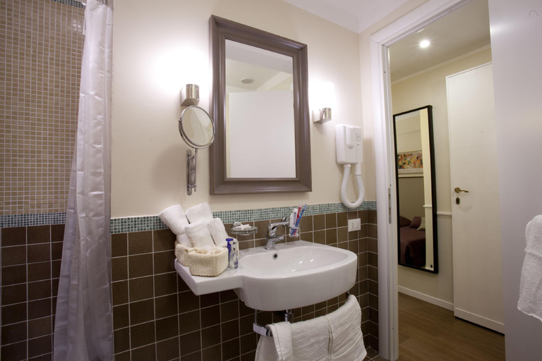 Bathroom 3, Colfelice Rooms, Rome