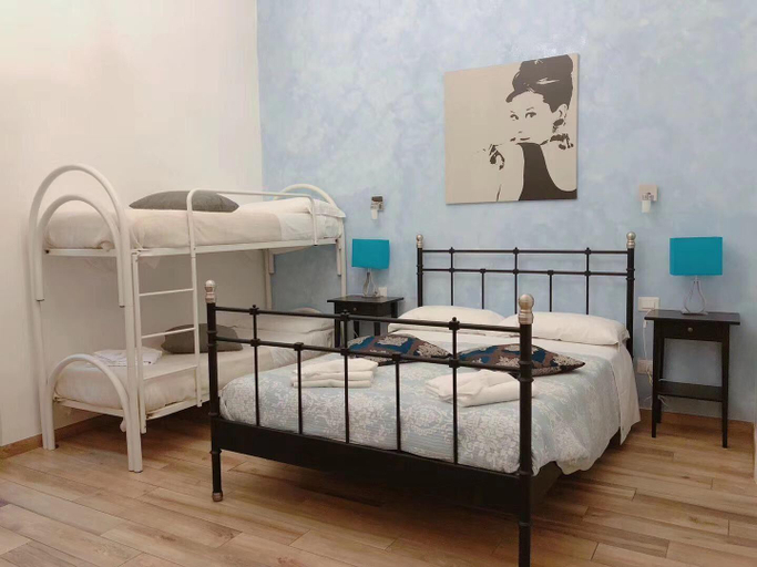 Bedroom 2, Lin Mare, Rome