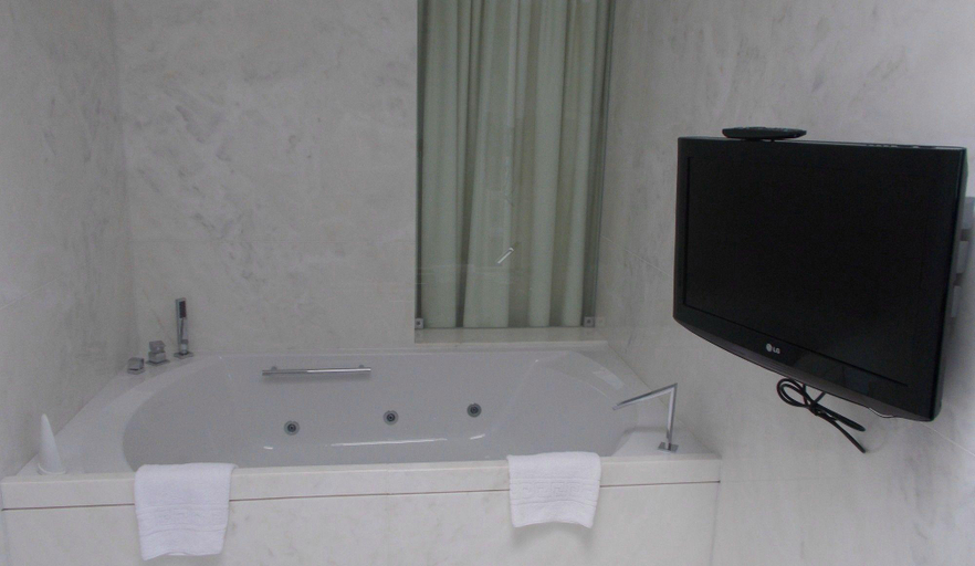 Bathroom 5, Hotel dos Zimbros, Sesimbra
