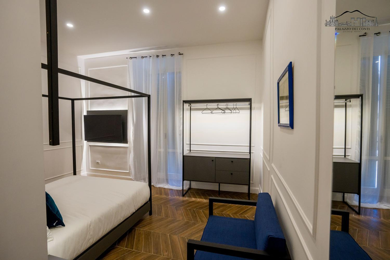 Bedroom 2, Palazzo dei Conti, Napoli
