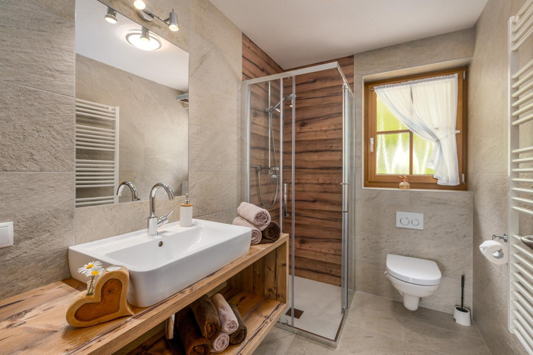 Bathroom 4, Tratterhof Apartments, Bolzano