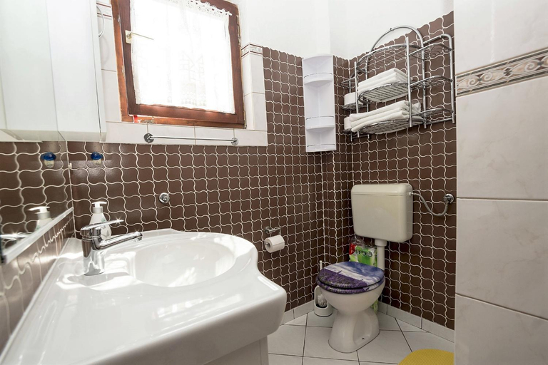Bathroom 2, Apartmani Nata, Šolta