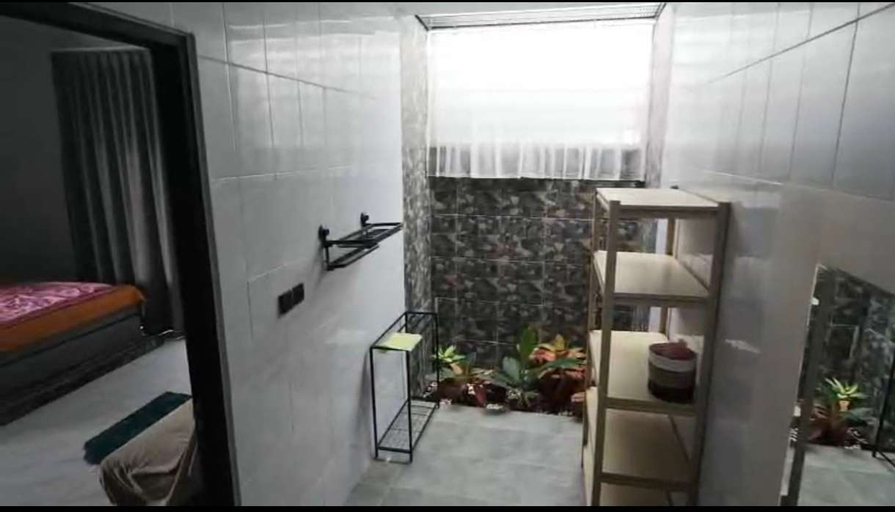 Bathroom 3, Villa Omaly, Bogor