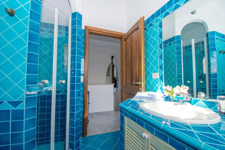 Bathroom 2, Villa Azzurra, Olbia-Tempio