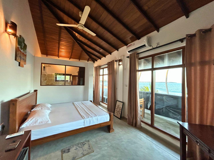 Bedroom 2, Rupas Hotel, Pothuvil