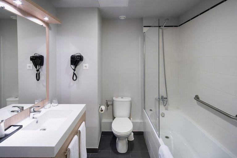 Bathroom 5, B&B HOTEL Barcelona Sant Cugat, Barcelona