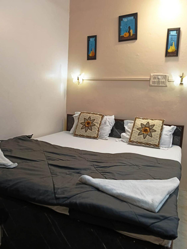 Bedroom 5, Banaras Rest House, Varanasi