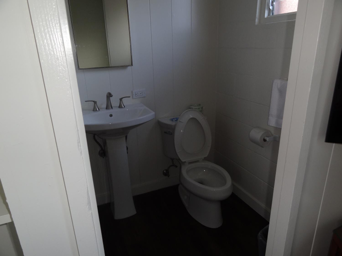 Bathroom, Tip Top Motel, Kauai