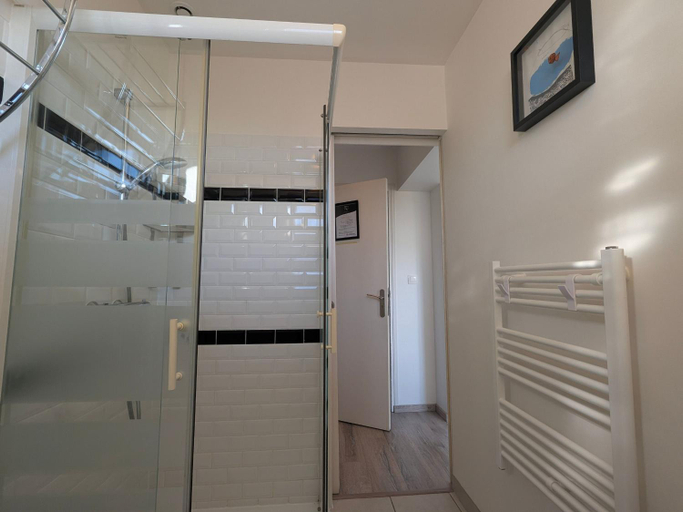 Others 3, Sejour authentique a Fontguenand avec parking et petit dejeuner inclus - FR-1-591-707, Indre