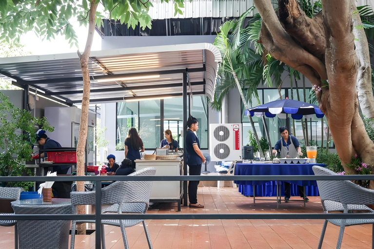 Food & Drinks 5, Villa Navin, Pattaya