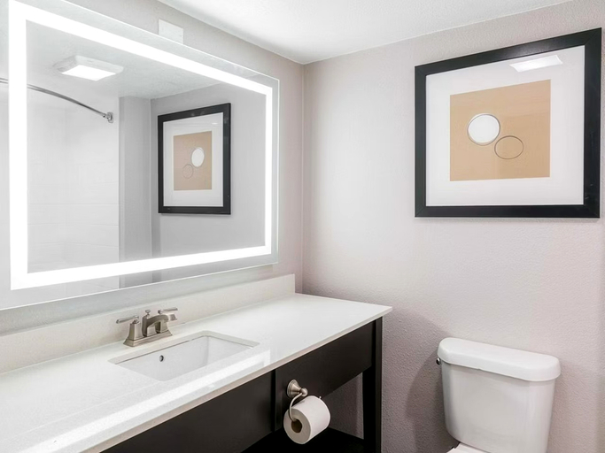 Bathroom 4, TOWNHOME INN & SUITES by IHG, Shelby