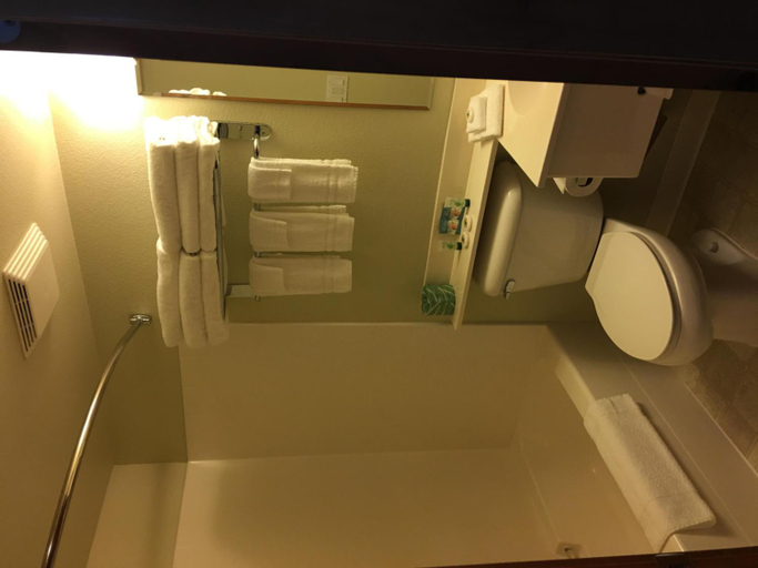Bathroom 3, Boulder Creek Inn, Valley