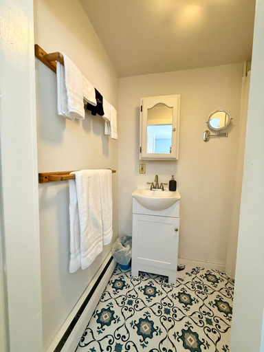 Bathroom, Colonel Spencer Inn, Grafton
