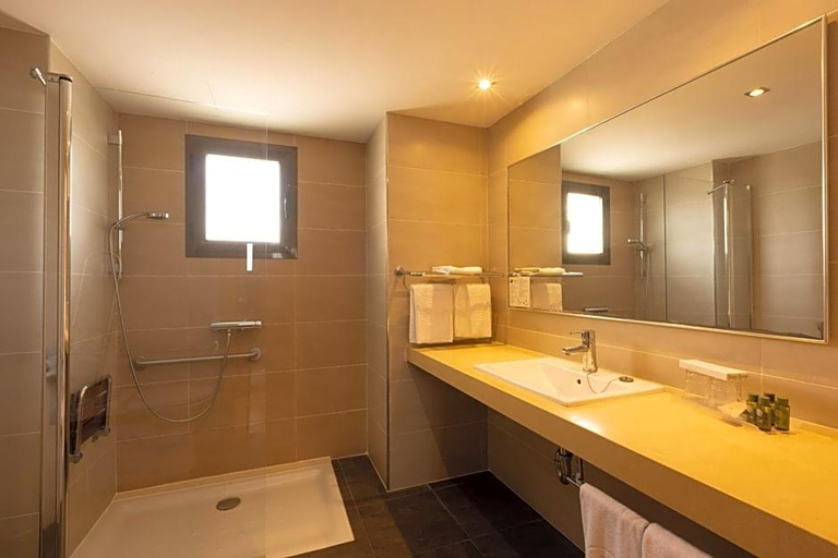 Bathroom 4, Hotel Pabisa Chico, Baleares
