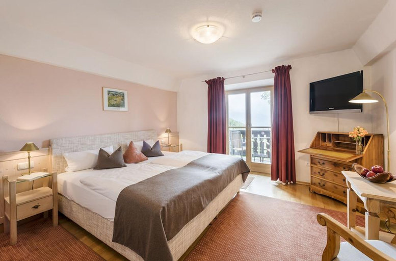Bedroom 4, Der Westerhof Hotel, Miesbach