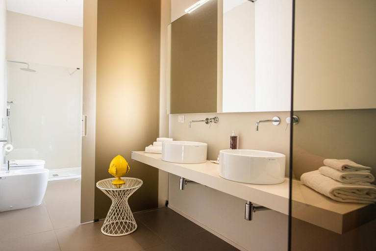 Bathroom 5, Grand Hotel Riviera CDS Hotels, Lecce
