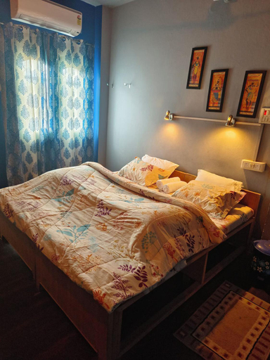 Bedroom 2, Banaras Rest House, Varanasi