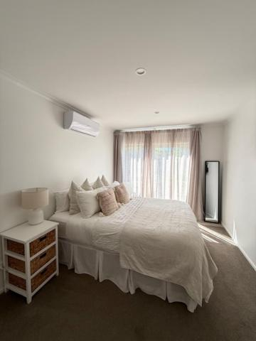 Others 5, Sarah's Guest House, Hastings city
