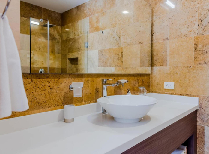 Bathroom 4, The Shore PDC, Cozumel