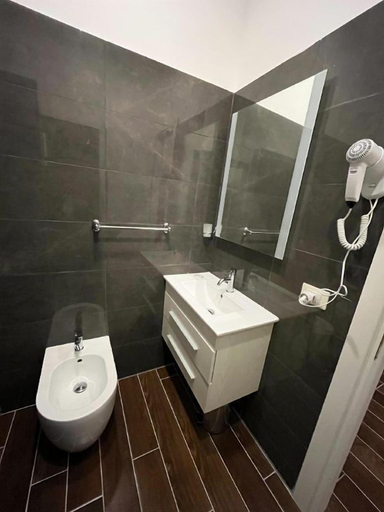 Bathroom, 5 Vatican Rooms, Rome