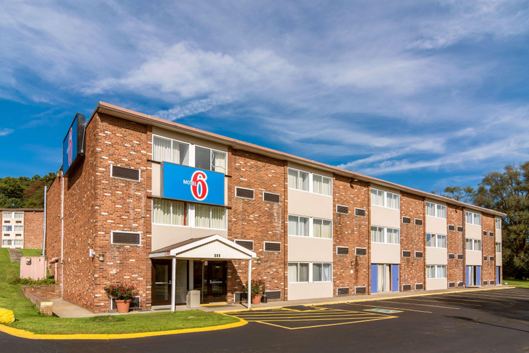Exterior & Views 2, Motel 6 New Stanton, PA, Westmoreland