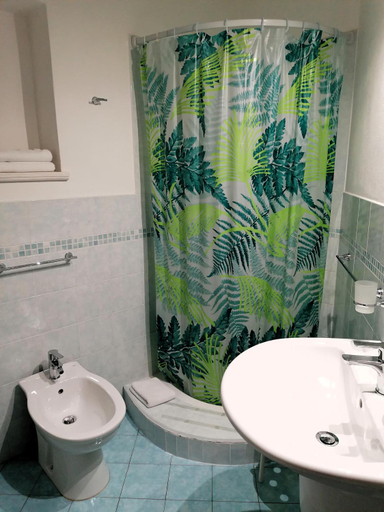 Bathroom 3, La Fornace, Cuneo