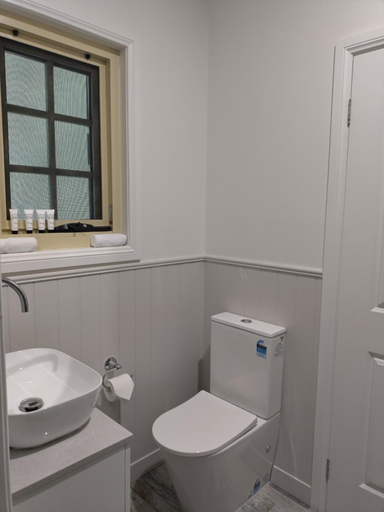 Bathroom 2, Canyonleigh Retreat, Wingecarribee