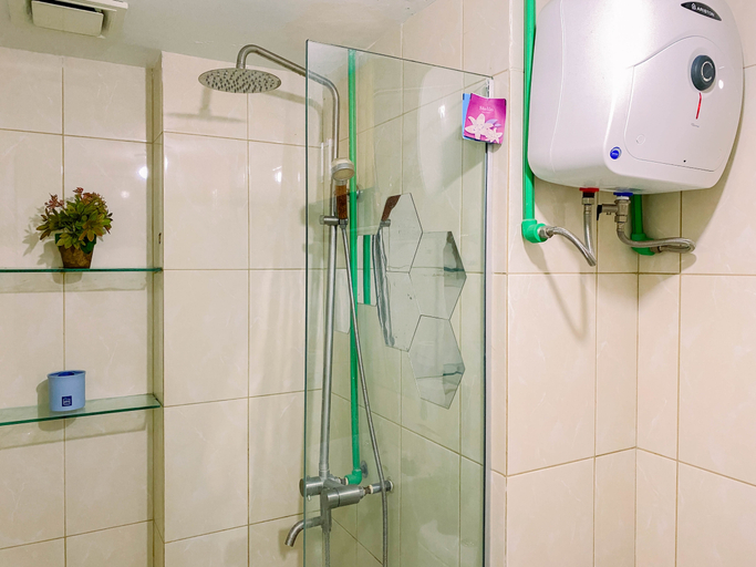 Bathroom 5, Compact Warm 2BR at Springlake Summarecon Bekasi Apartment By Travelio, Bekasi