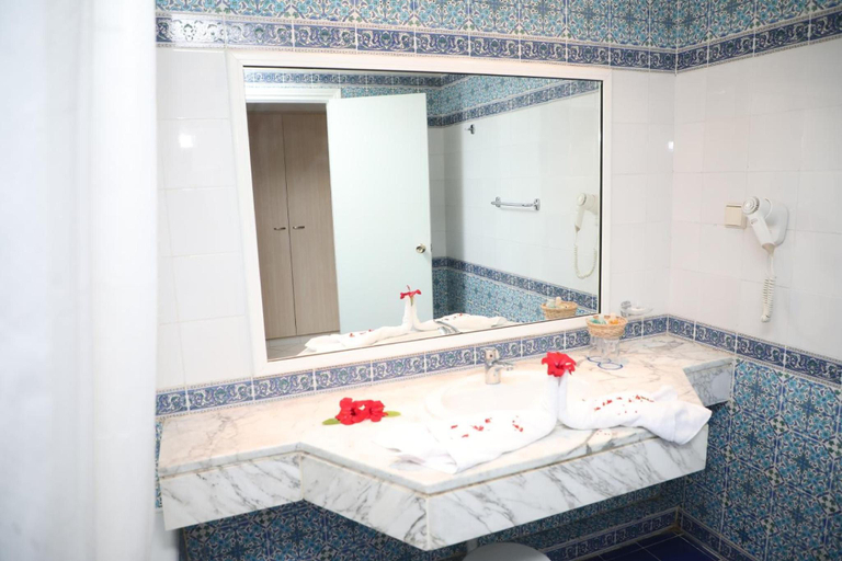 Bathroom, Hotel Jinene, Sousse Médina