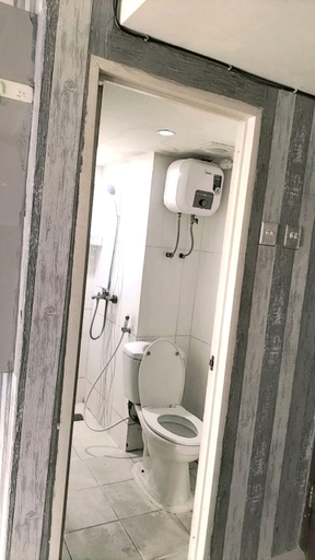 Bathroom 3, Apartemen Jardin Cihampelas by Queen Home, Bandung