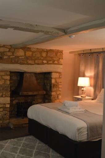 Bedroom 5, The Red lion, Gloucestershire