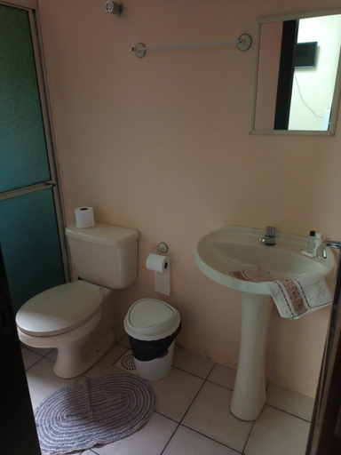 Bathroom 3, Vo Doribio, Torres