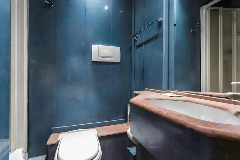 Bathroom 3, Hotel Center 3, Rome
