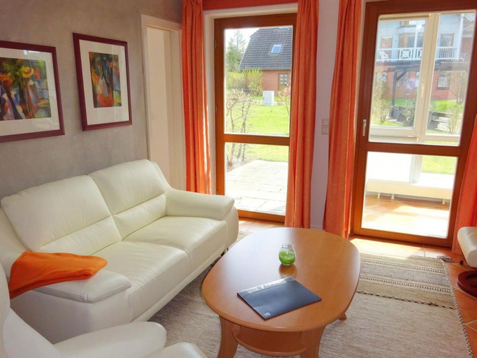 Others 5, Ferienwohnung 2 im Haus am See mit Terrasse und Wintergarten, Vorpommern-Rügen