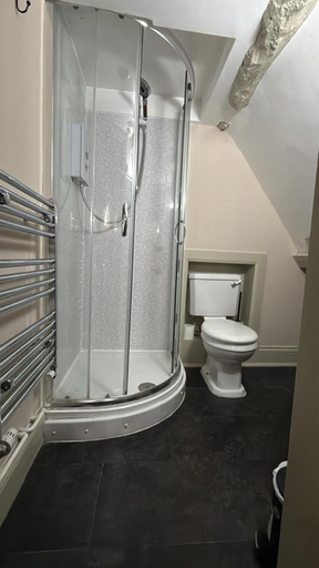 Bathroom 3, The Red lion, Gloucestershire
