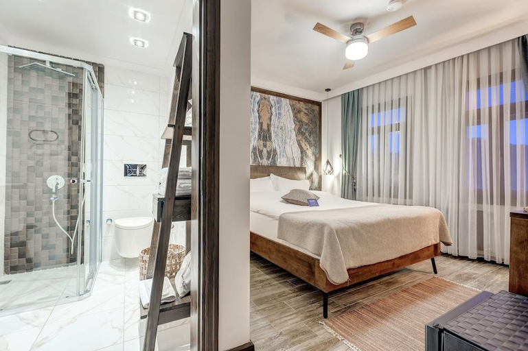 Bedroom 3, Parna Hotel, Ayvalık